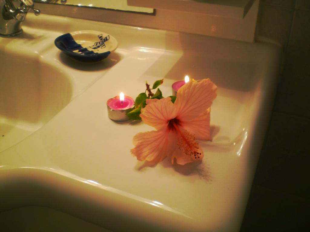 Paros Rita Studios Piso Livadi Oda fotoğraf