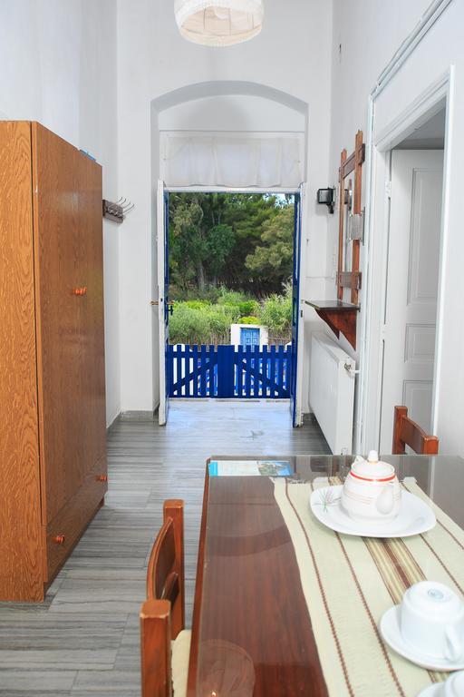 Paros Rita Studios Piso Livadi Oda fotoğraf