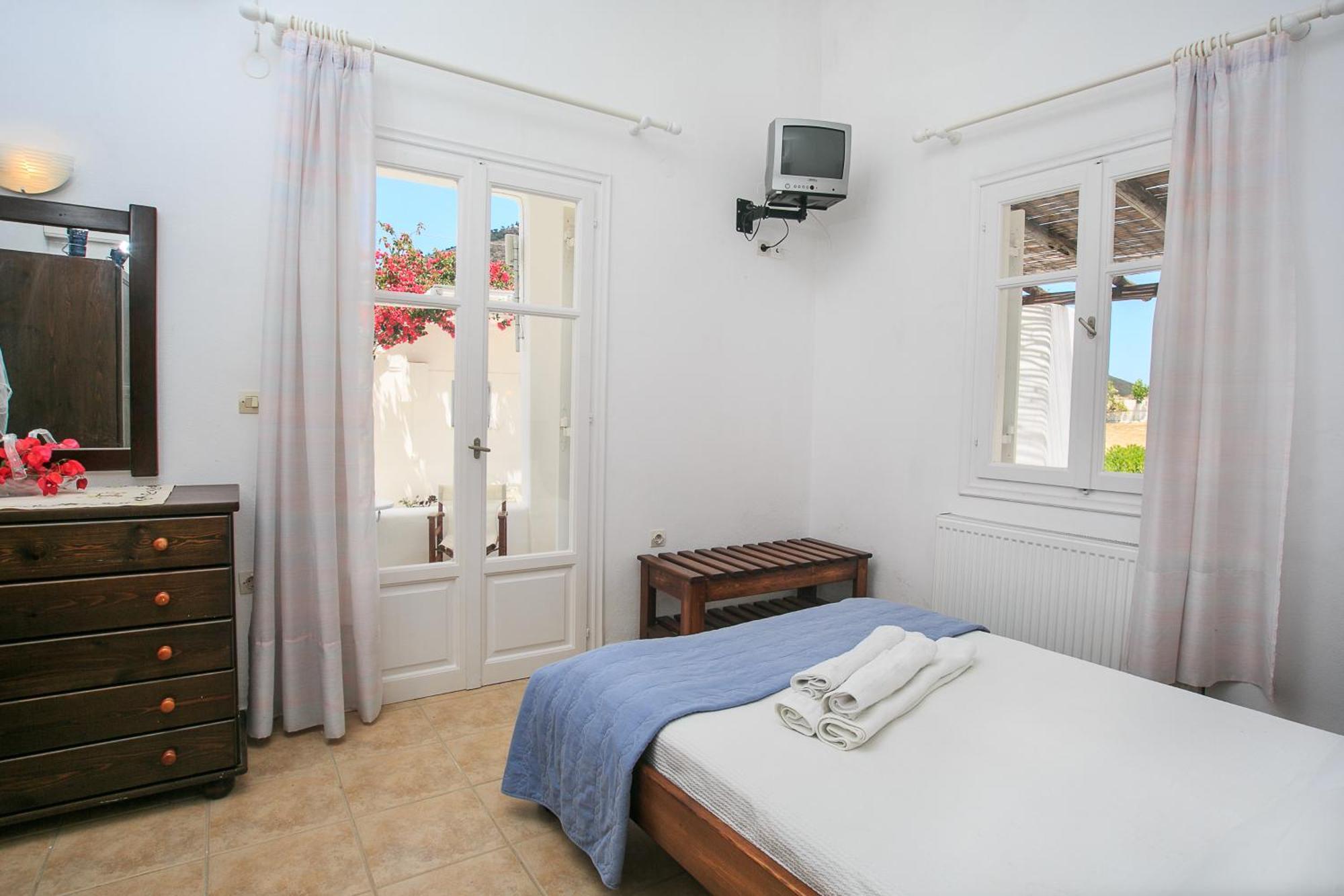 Paros Rita Studios Piso Livadi Oda fotoğraf