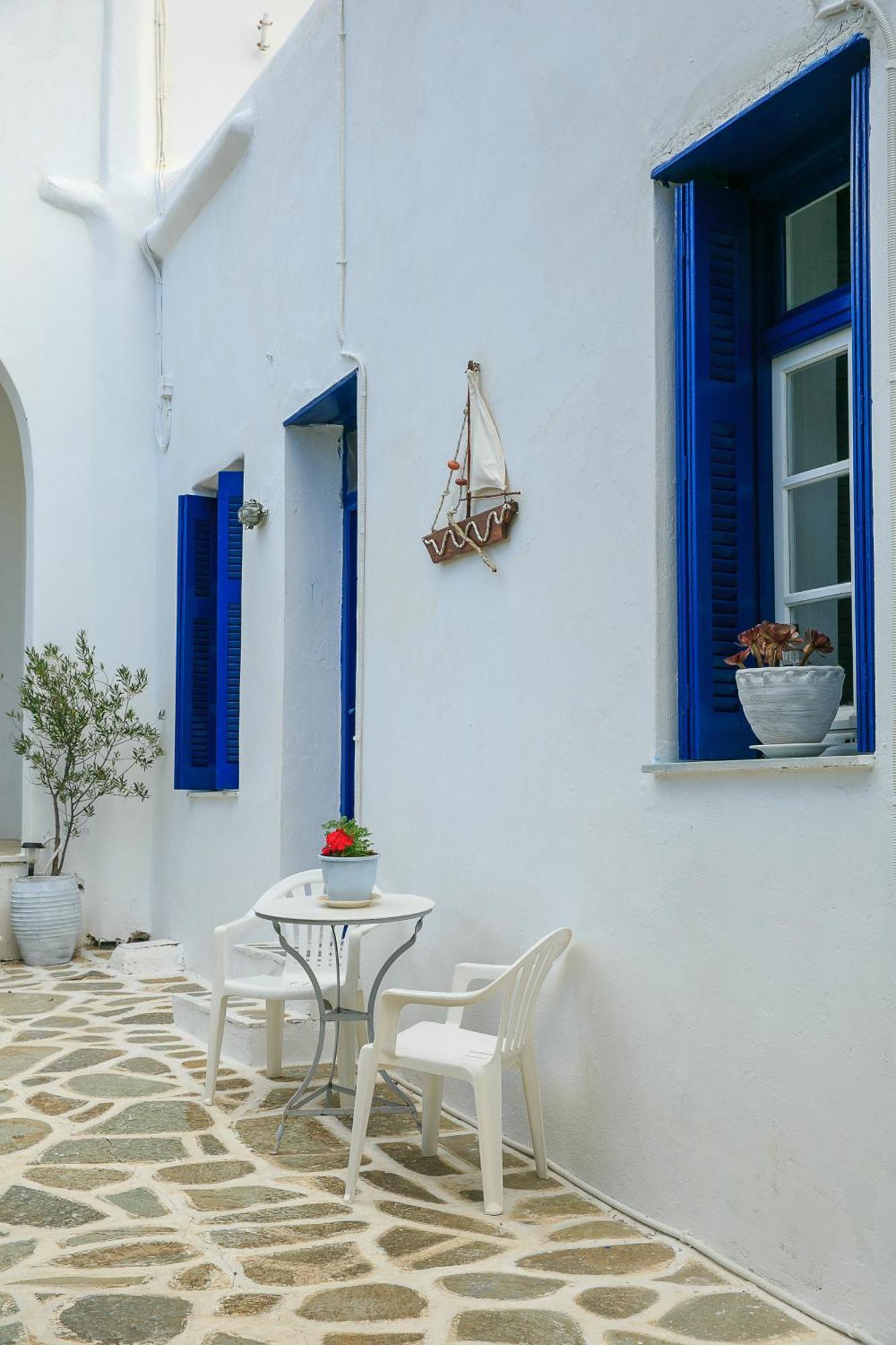 Paros Rita Studios Piso Livadi Oda fotoğraf